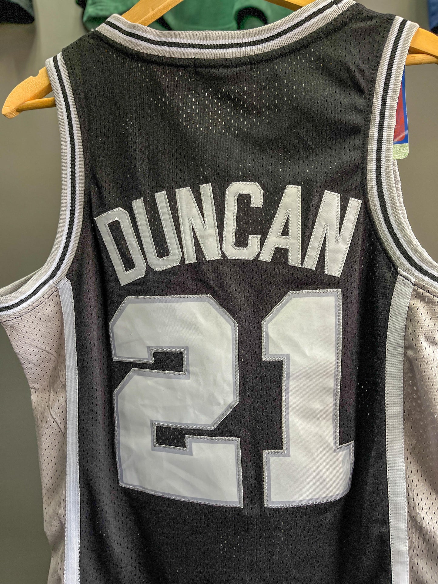 San Antonio Spurs "Duncan 21" Mitchell & Ness NBA Basketball Vest - Small
