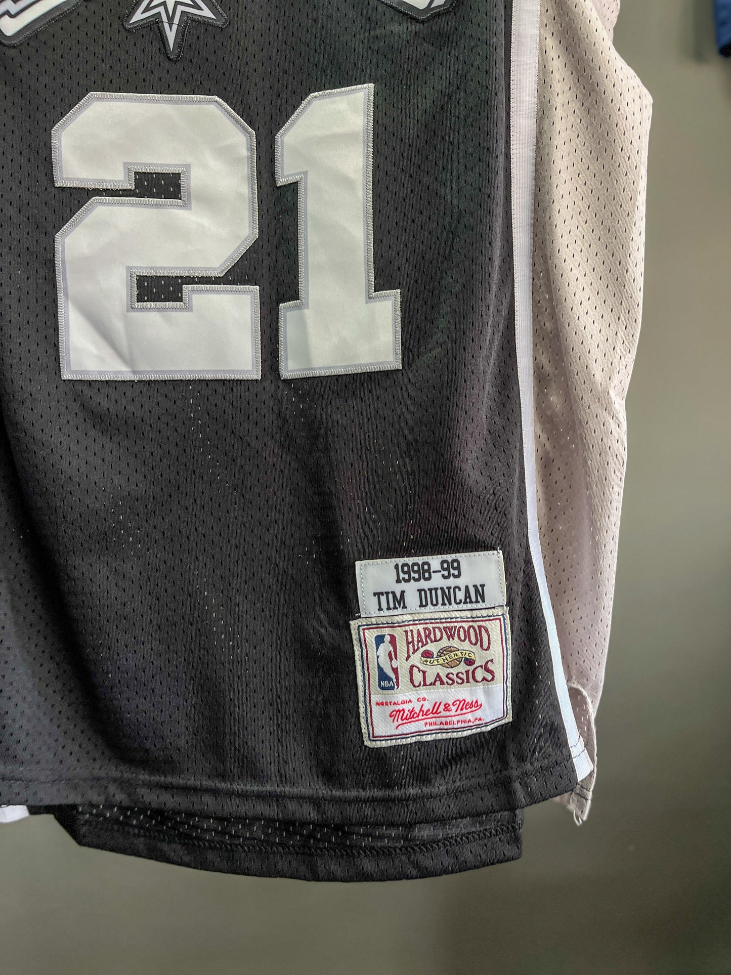 San Antonio Spurs "Duncan 21" Mitchell & Ness NBA Basketball Vest - Small