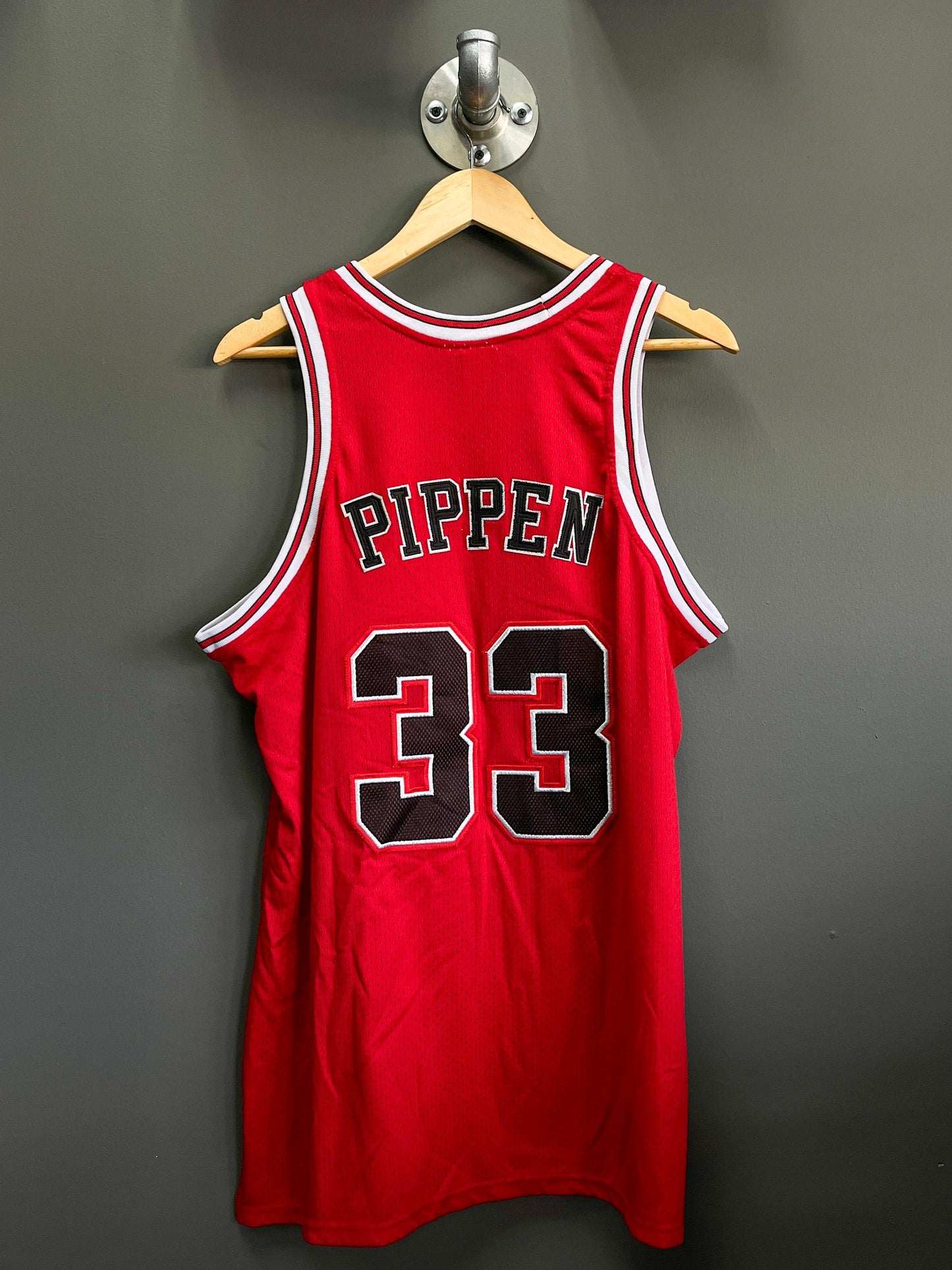 Chicago Bulls "Pippen 33" Mitchell & Ness NBA Basketball Vest - Large