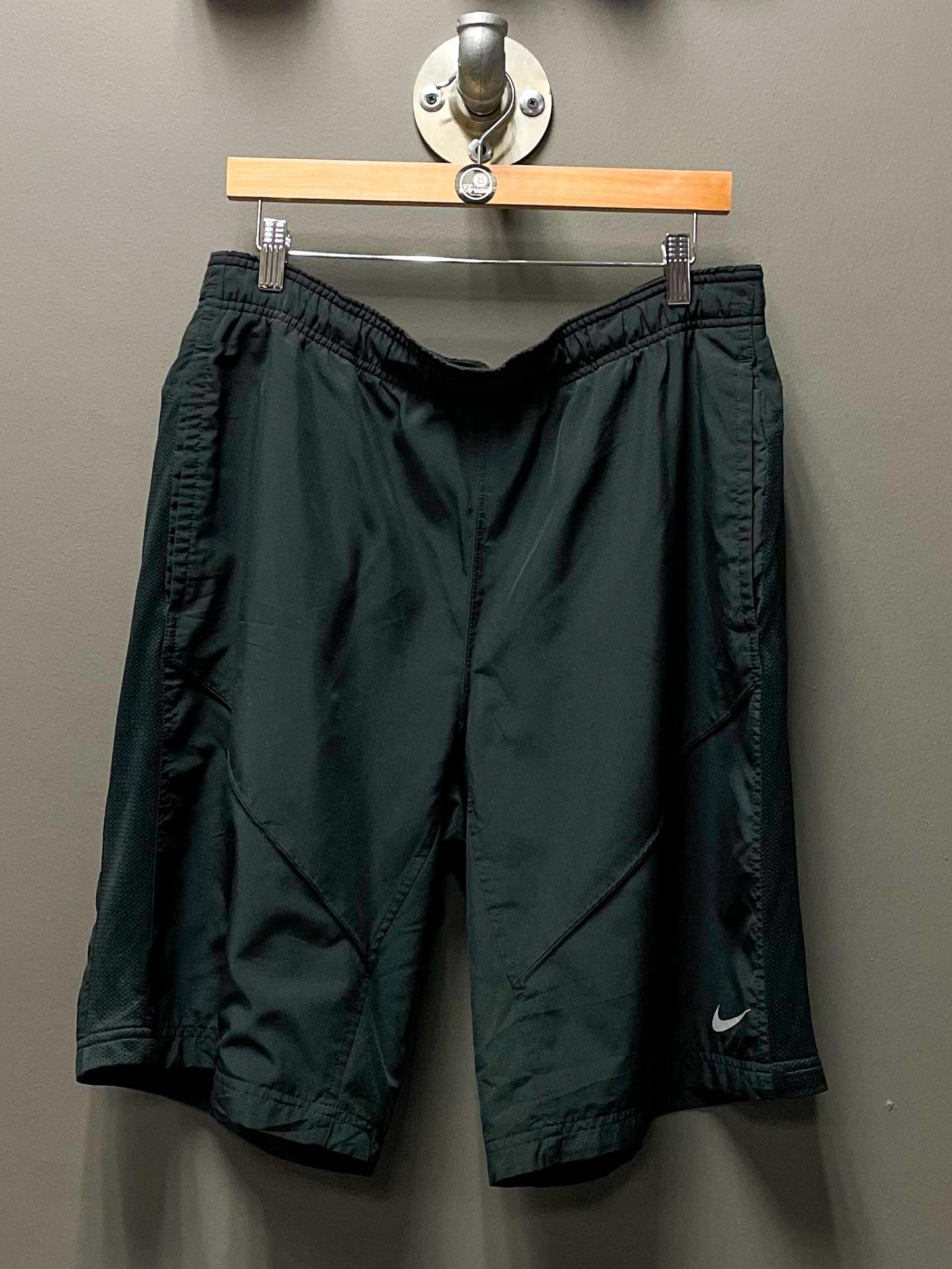 Nike Dri-Fit Swoosh Shorts - Large