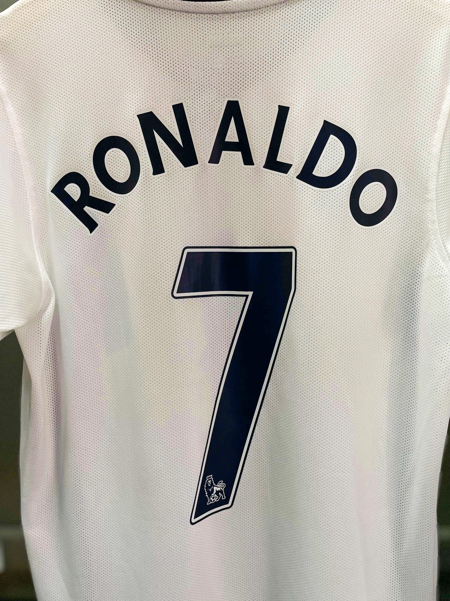 Manchester United Retro Nike "Ronaldo 7" Football Kit - Medium