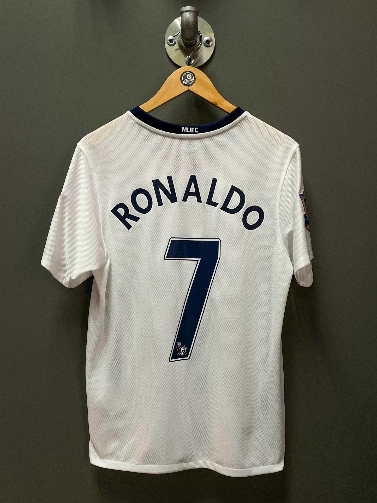 Manchester United Retro Nike "Ronaldo 7" Football Kit - Medium