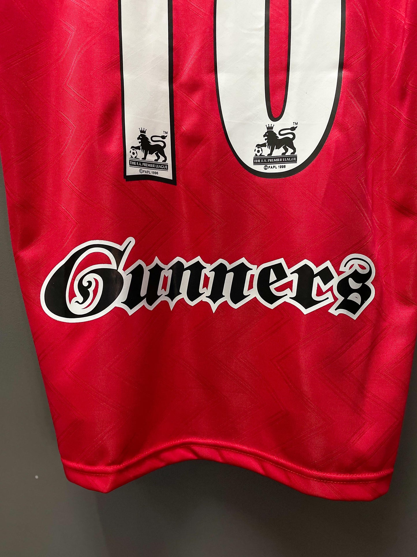 Arsenal FC 1996/98 Home Nike Retro Football Kit "Bergkamp 10" - Medium