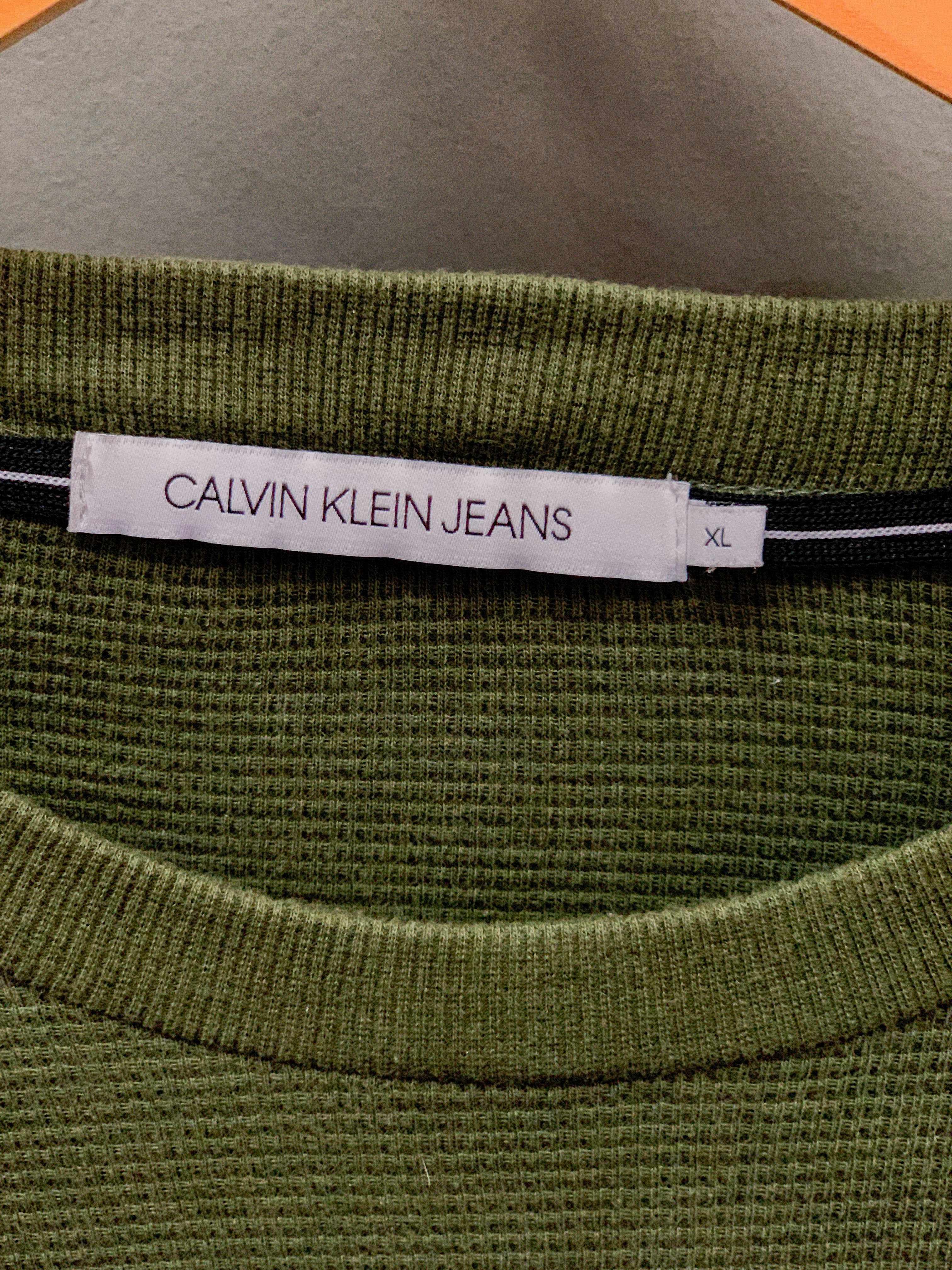 Calvin Klein Long Sleeve - Extra Large
