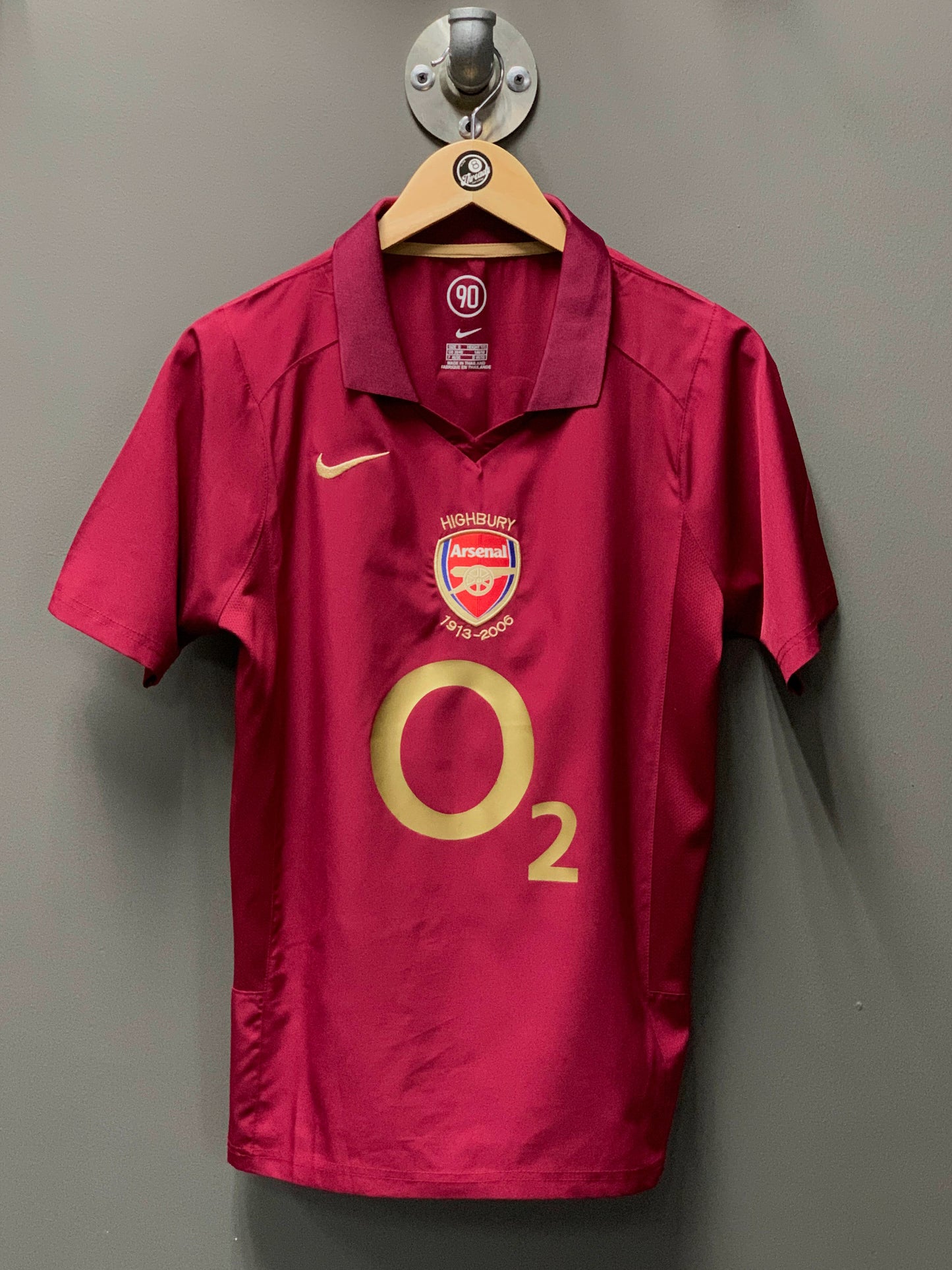 Arsenal 2005/06 Highbury Special Edition "Bergkamp" Retro Football Kit - Small