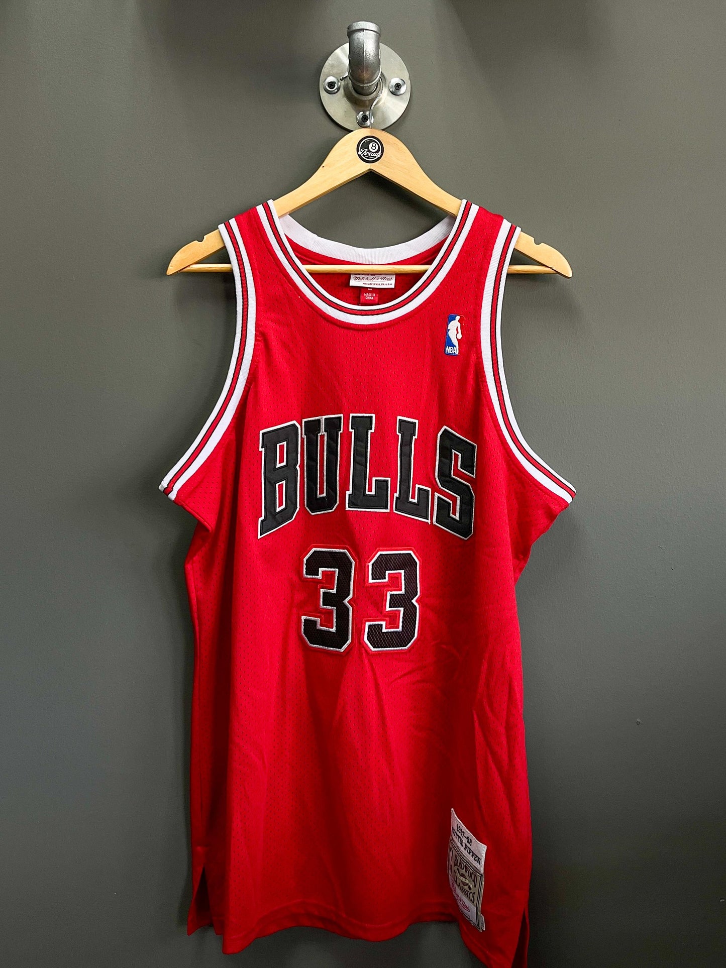 Chicago Bulls "Pippen 33" Mitchell & Ness NBA Basketball Vest - Large