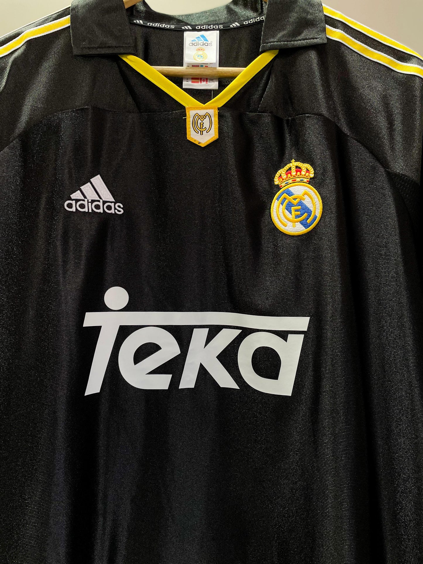 Real Madrid 1999/01 Away Retro Football Kit - Extra Extra Large (XXL)