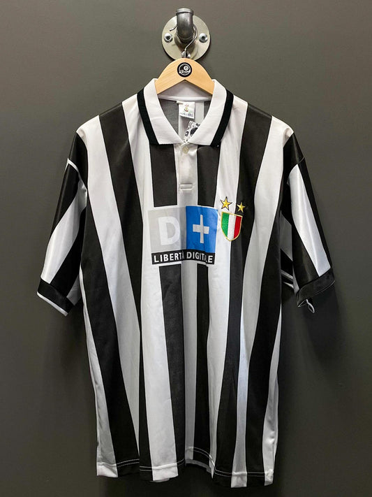 Juventus "Italia Crest" Football Jersey