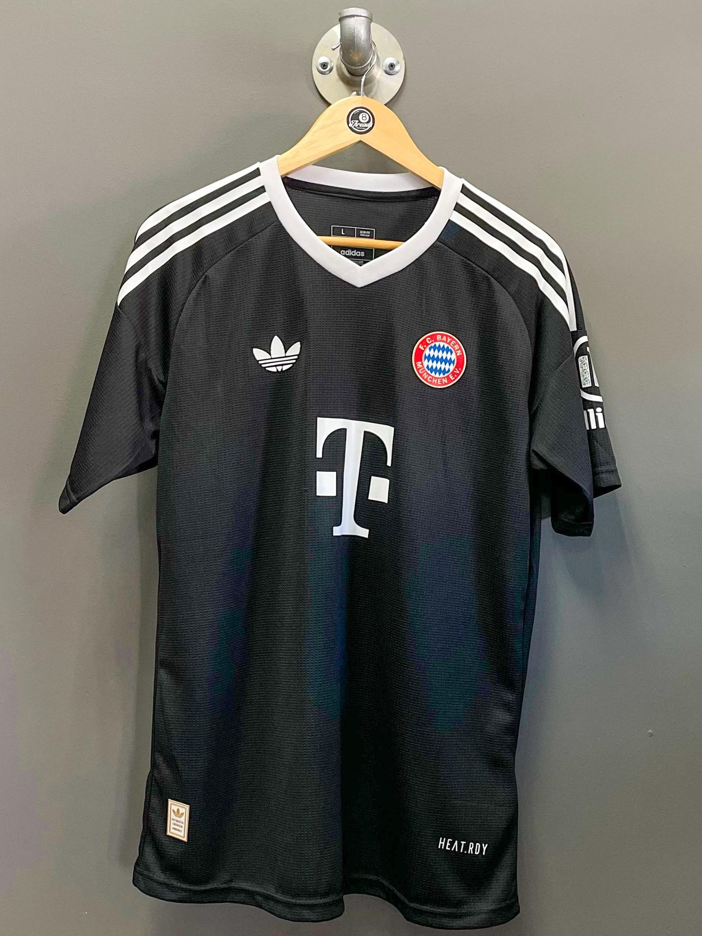 Bayern Munchen Limited Edition Goalkeeper Football Kit - Large