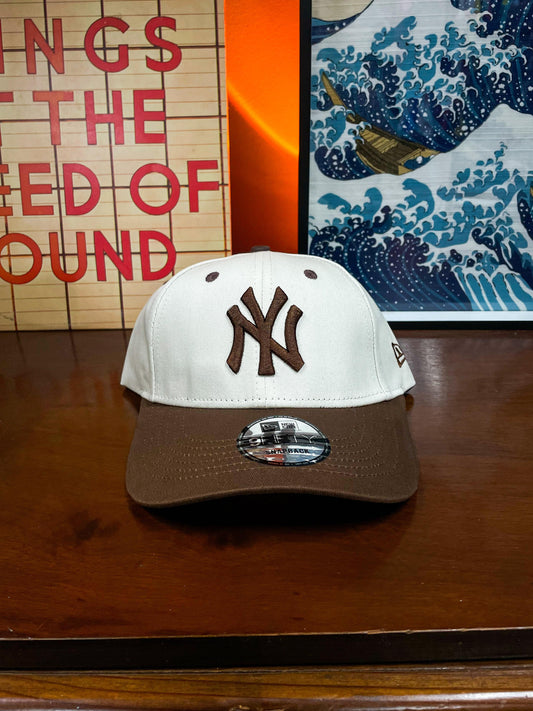 NY New York New Era 9FIFTY Curved Peak Cap - Brown/Cream
