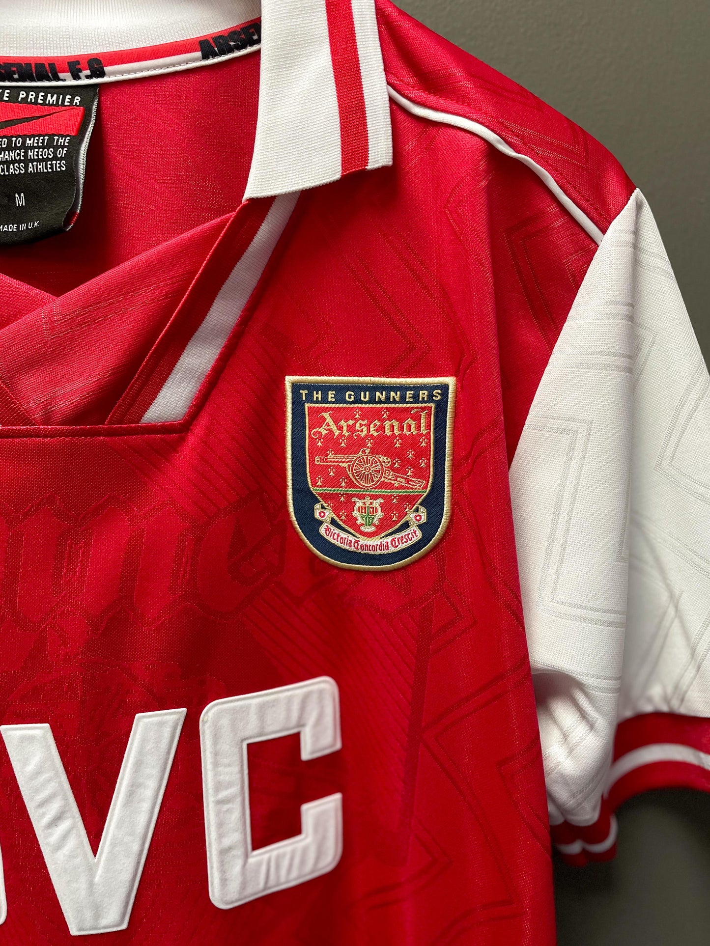 Arsenal FC 1996/98 Home Nike Retro Football Kit "Bergkamp 10" - Medium
