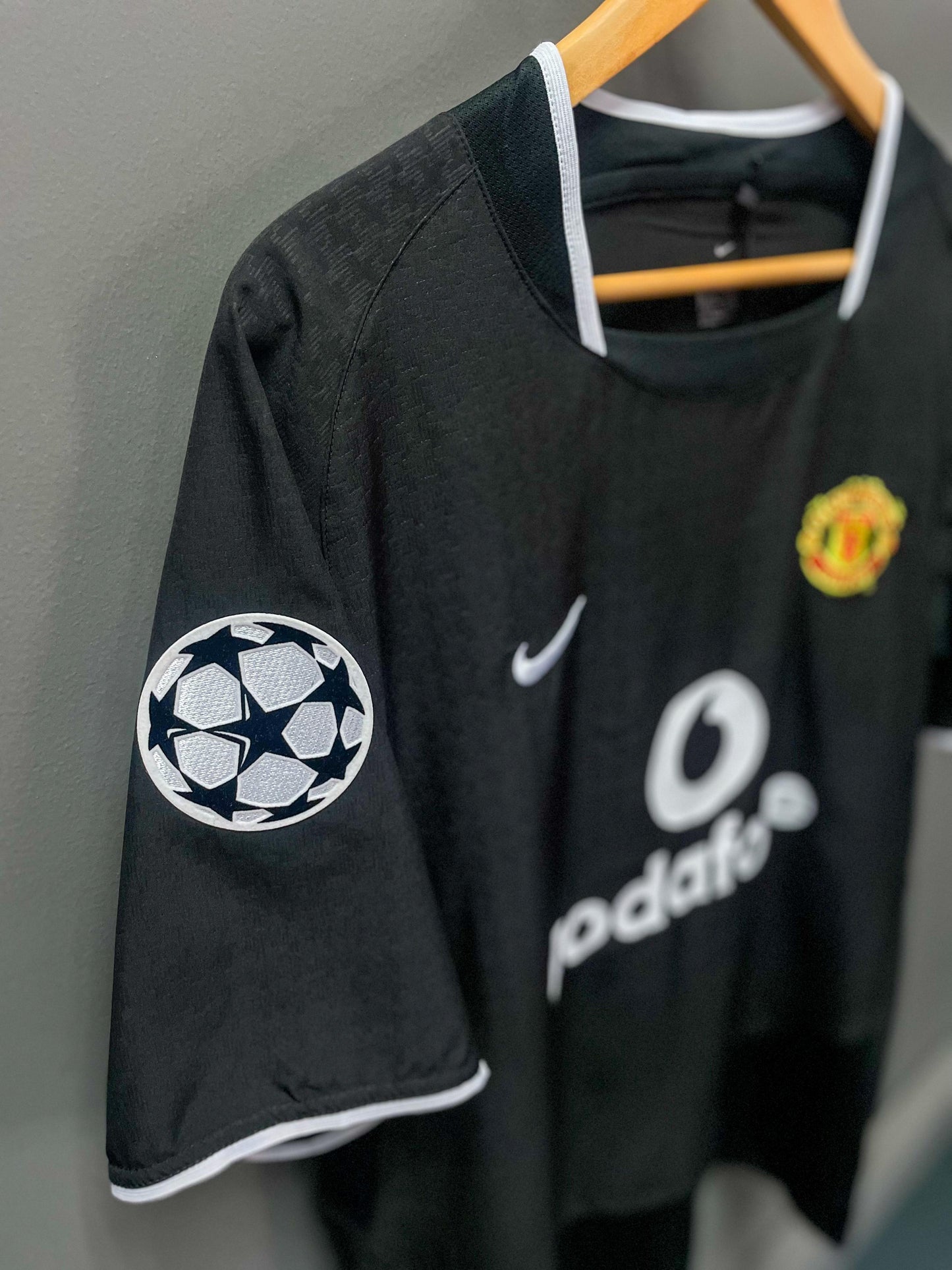 Manchester United 2003/04 Nike Champions League "Ronaldo 7" Retro Football Jersey - Medium
