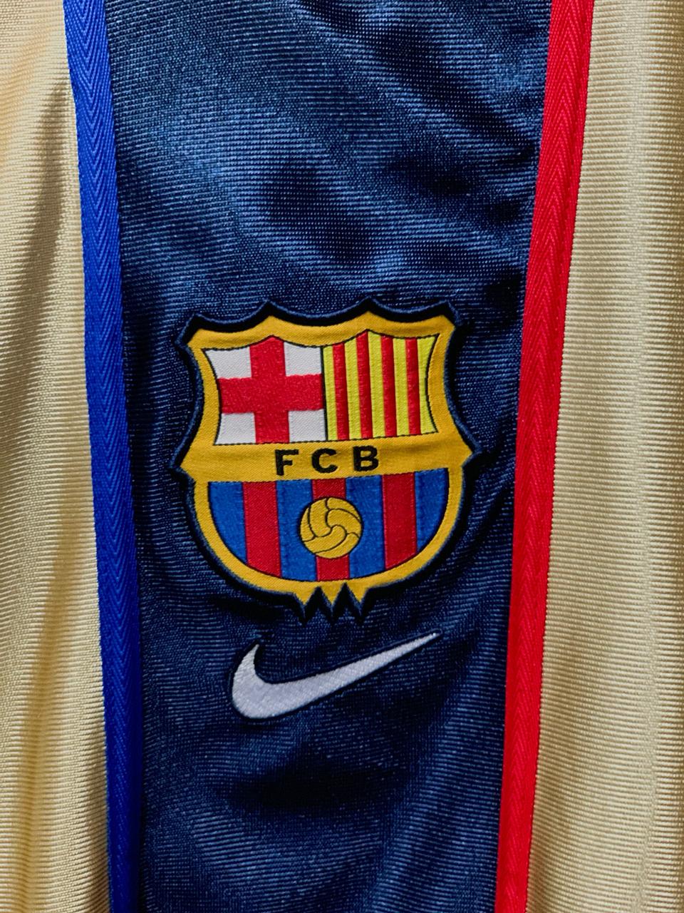 FC Barcelona 2002/03 "Rivaldo 10" Retro Nike Football Jersey - Medium