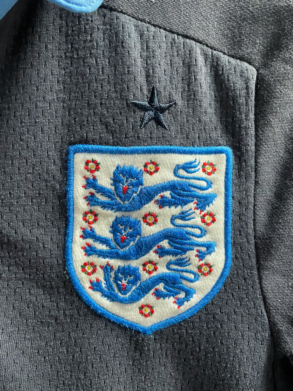 England 2011/12 Umbro Football Jersey - Small