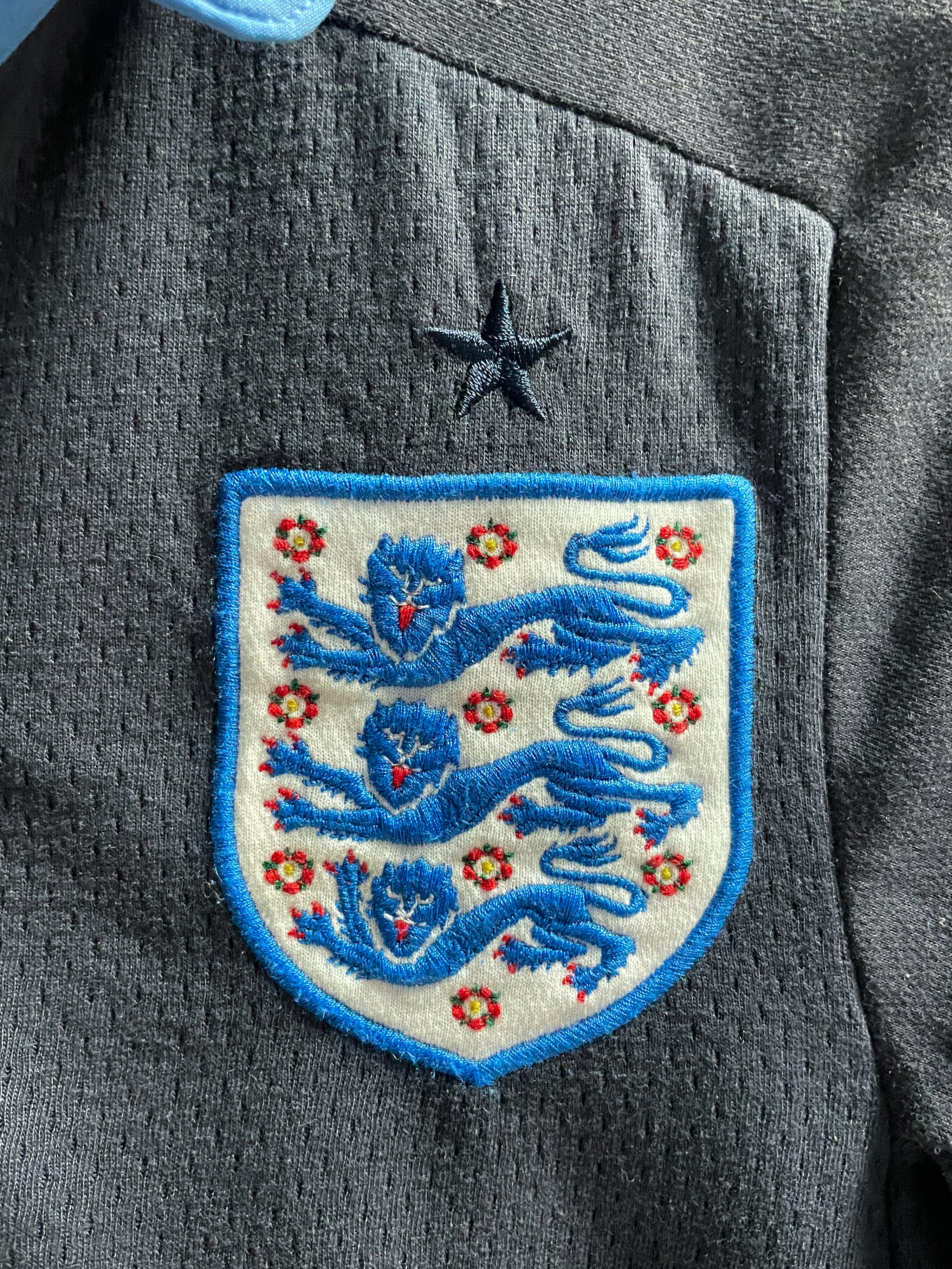 England 2011/12 Umbro Football Jersey - Small