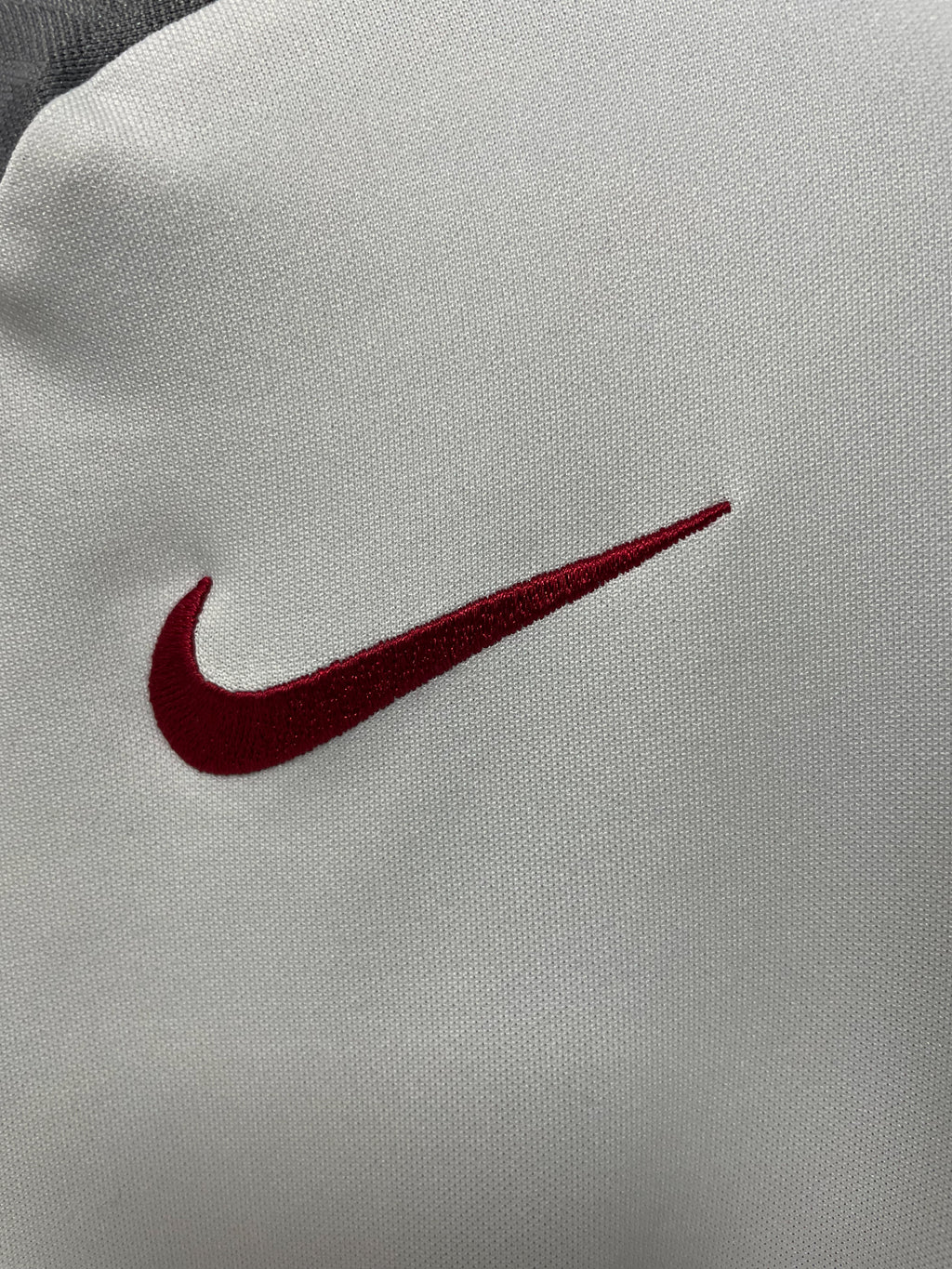Liverpool FC 2022/23 Nike Training Kit Football Jersey - Small