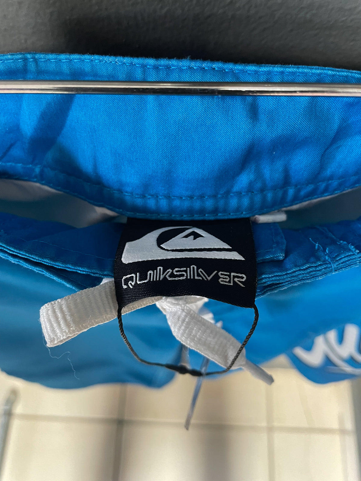 Quiksilver Gradient Spellout Boardshorts - 34 (Large)