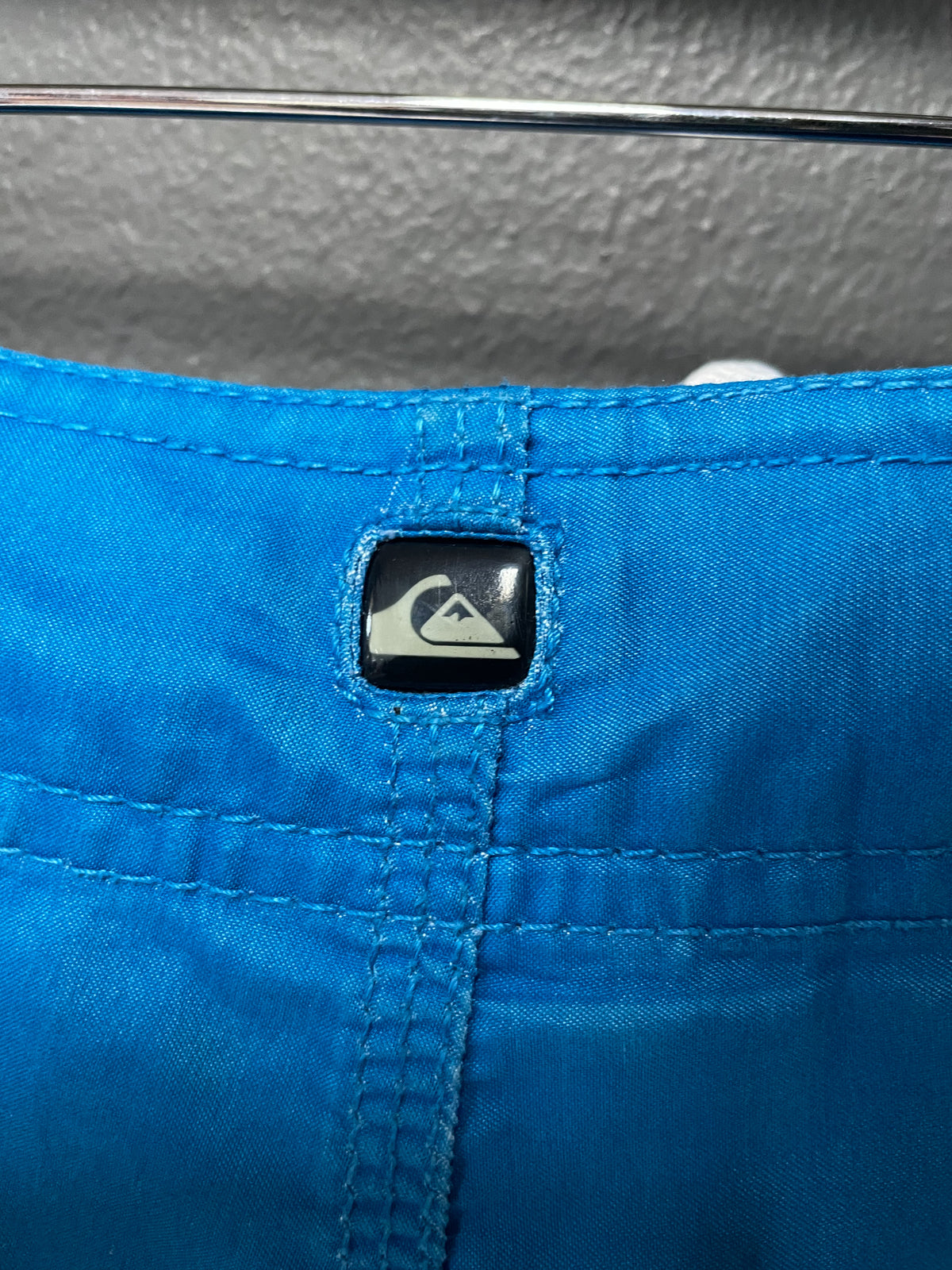 Quiksilver Gradient Spellout Boardshorts - 34 (Large)