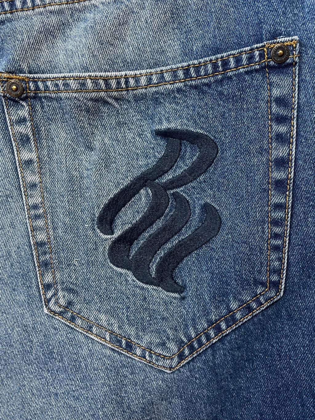 Rocawear Y2K Denim Shorts - 32 (Medium)