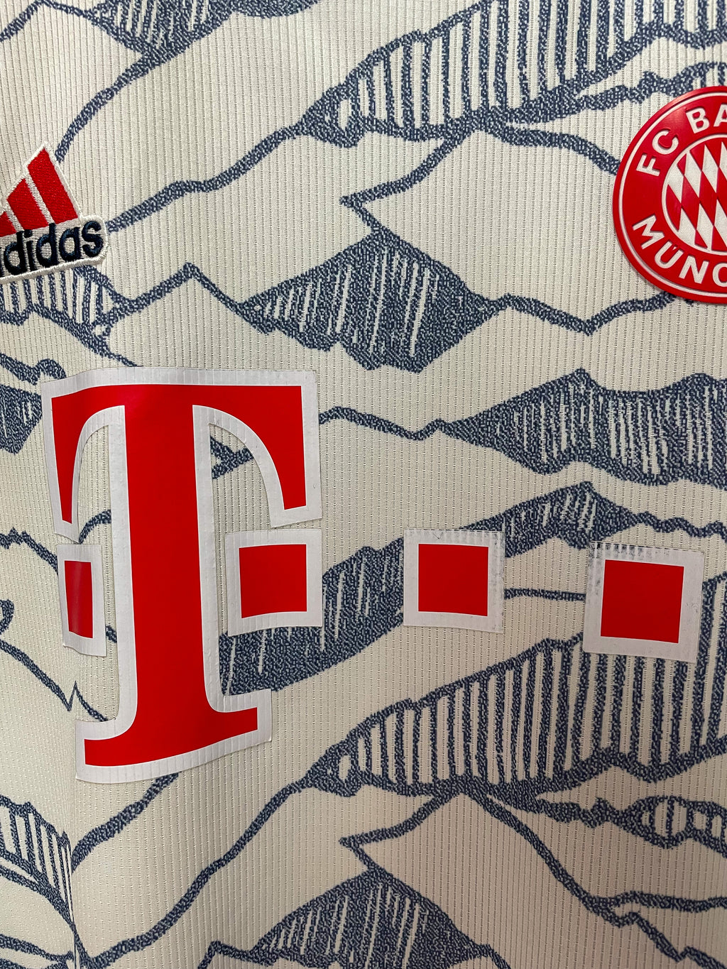 Bayern Munich 2022/23 Adidas Third Kit Football Jersey - Large