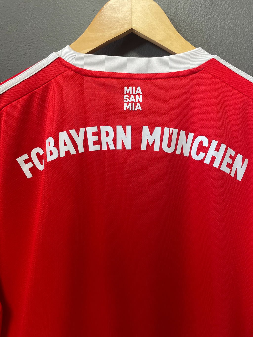 FC Bayern Munich 2022/23 Adidas Home Football Jersey - Large