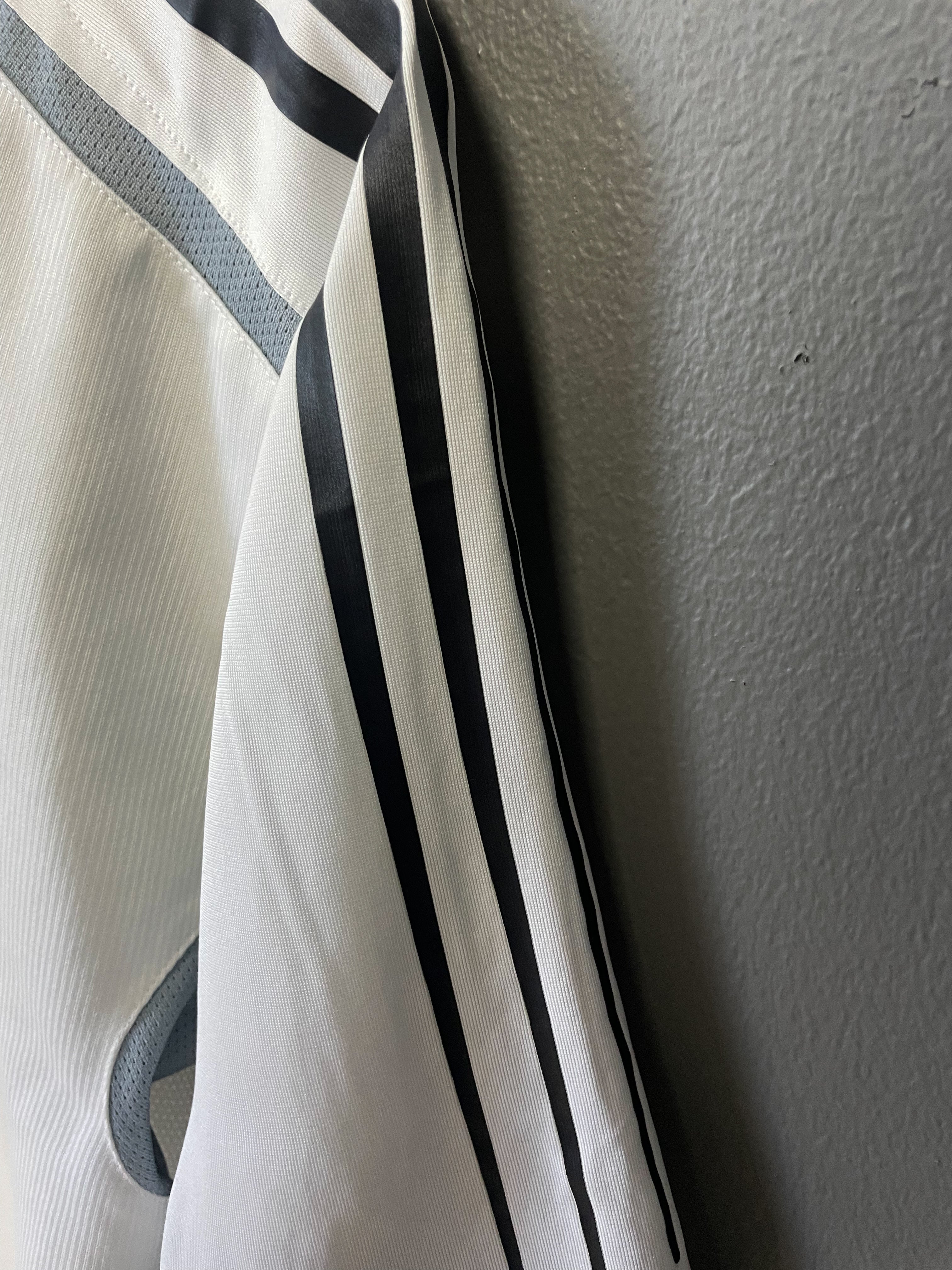 Real Madrid 2004/05 Adidas Prematch Football Jersey - Medium