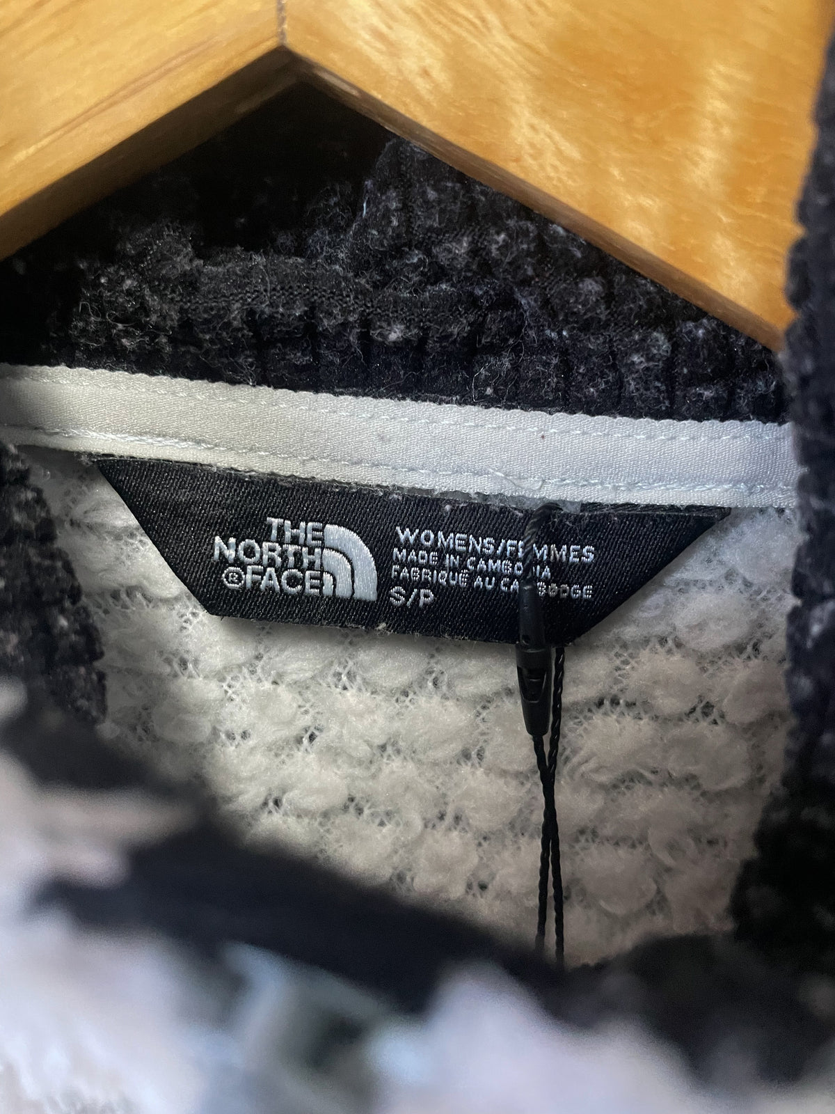 North Face Ladies Active Sherpa Sweater - Small