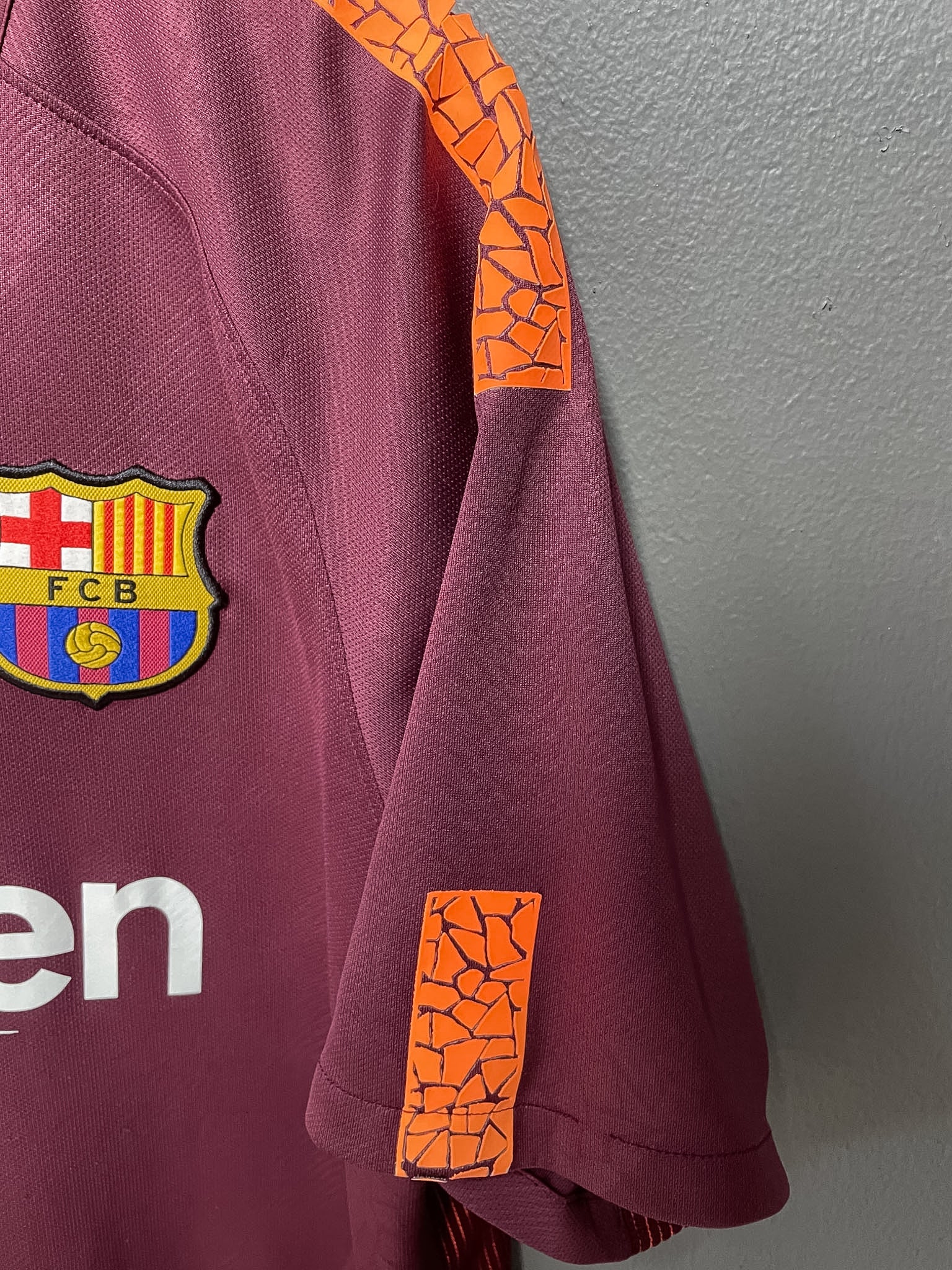 FC Barcelona 2017/18 Nike Third Football Jersey - Large