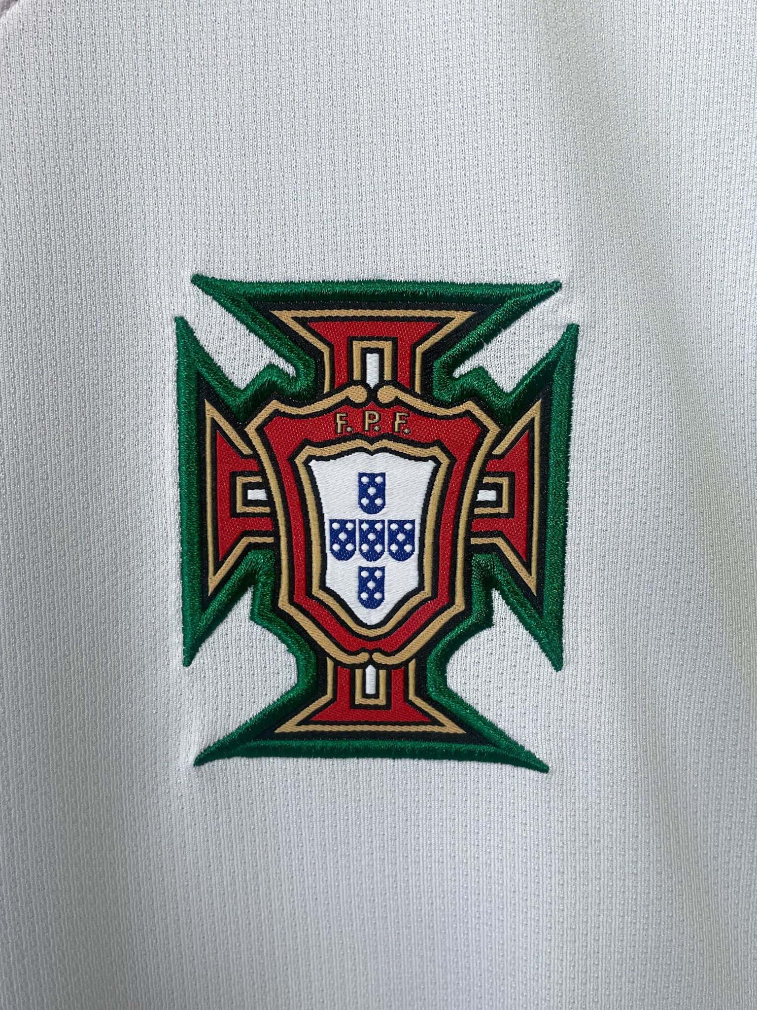 Portugal 2008/10 Nike Away Fpotball Jersey - Large
