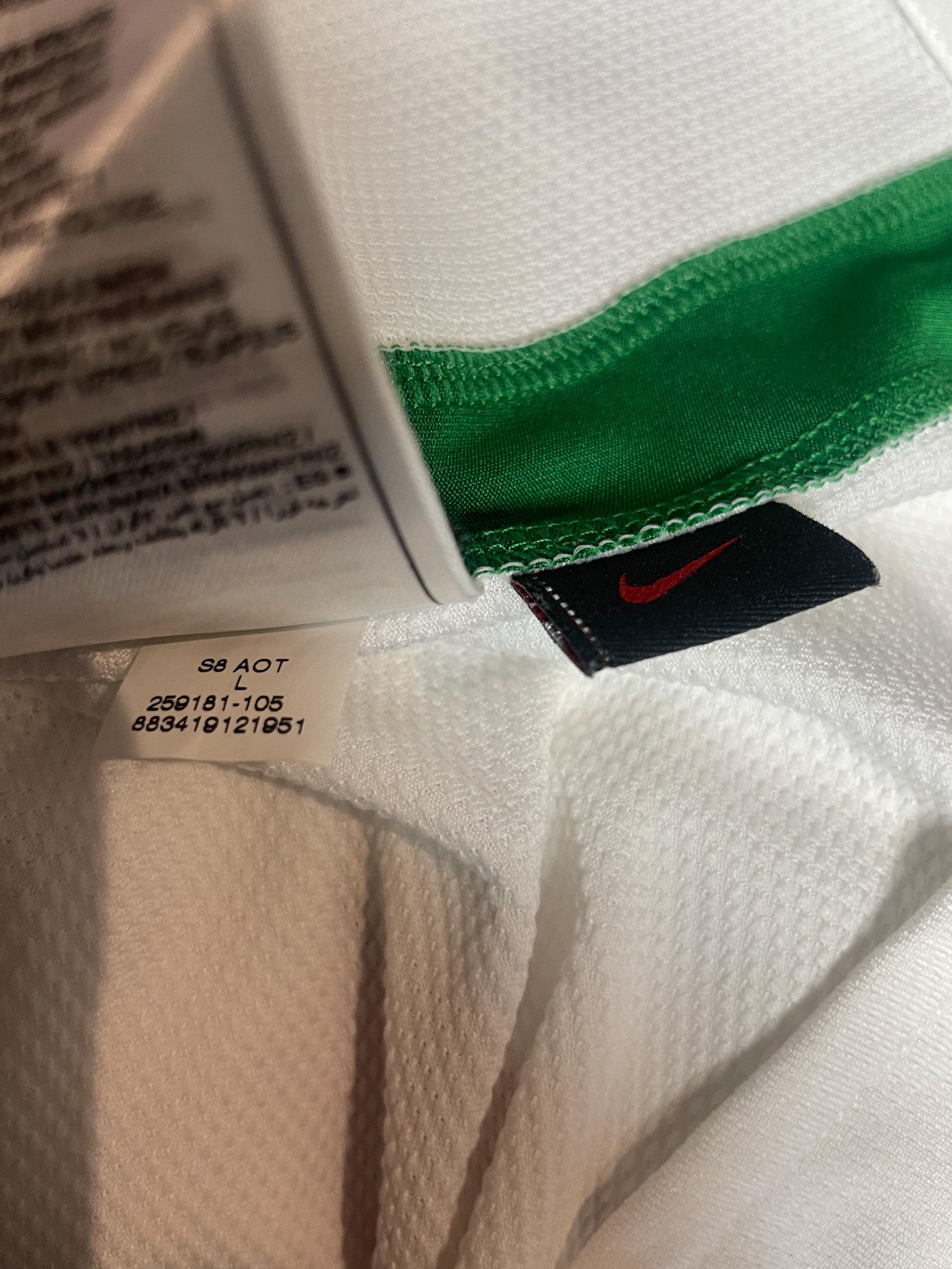 Portugal 2008/10 Nike Away Fpotball Jersey - Large