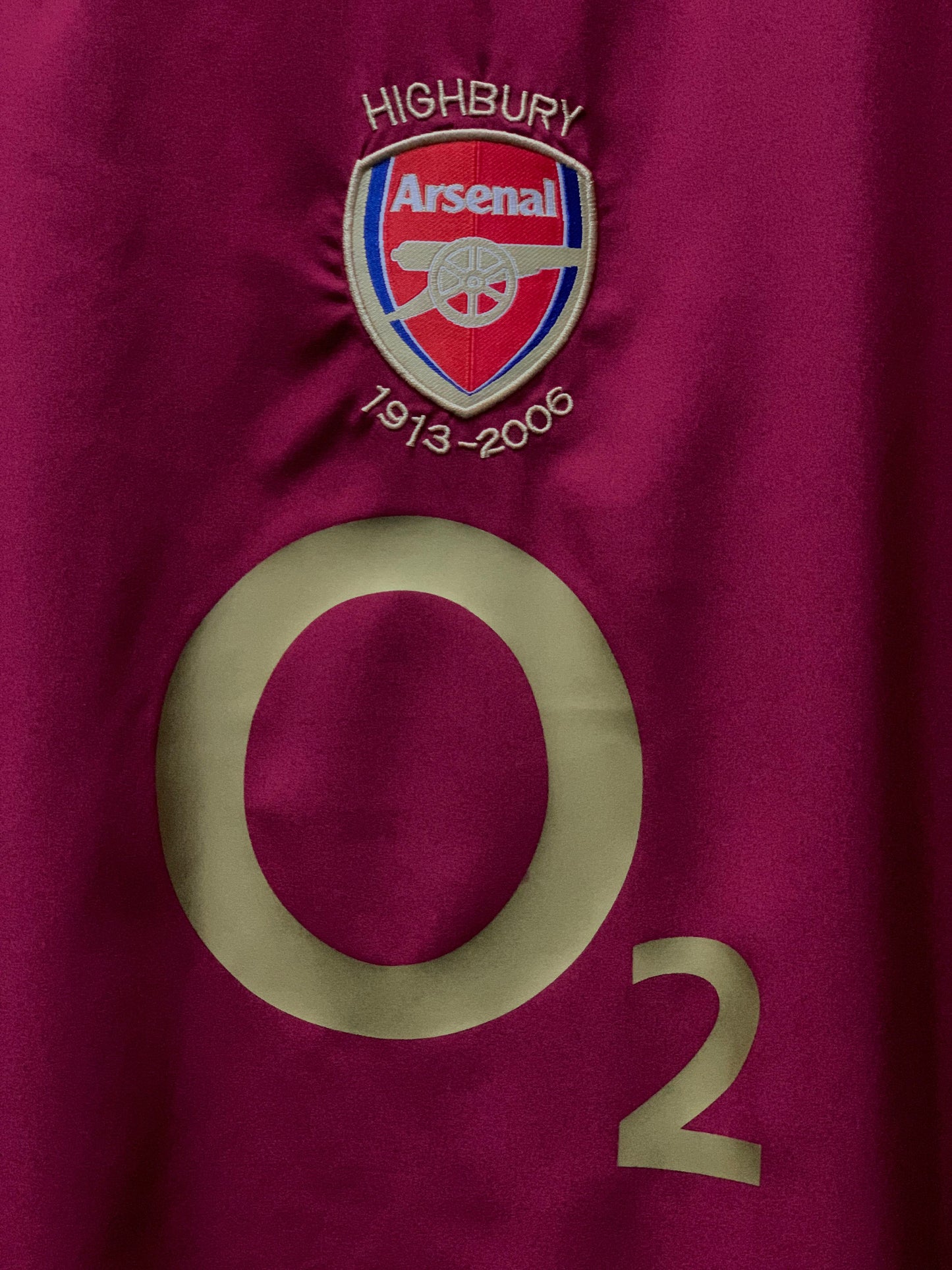 Arsenal 2005/06 Highbury Special Edition "Bergkamp" Retro Football Kit - Small