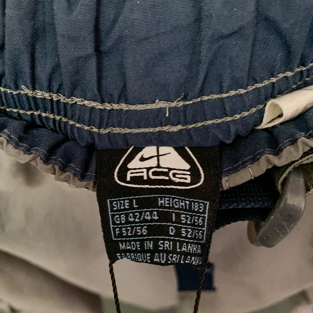 Nike ACG Cargo Shorts - Large