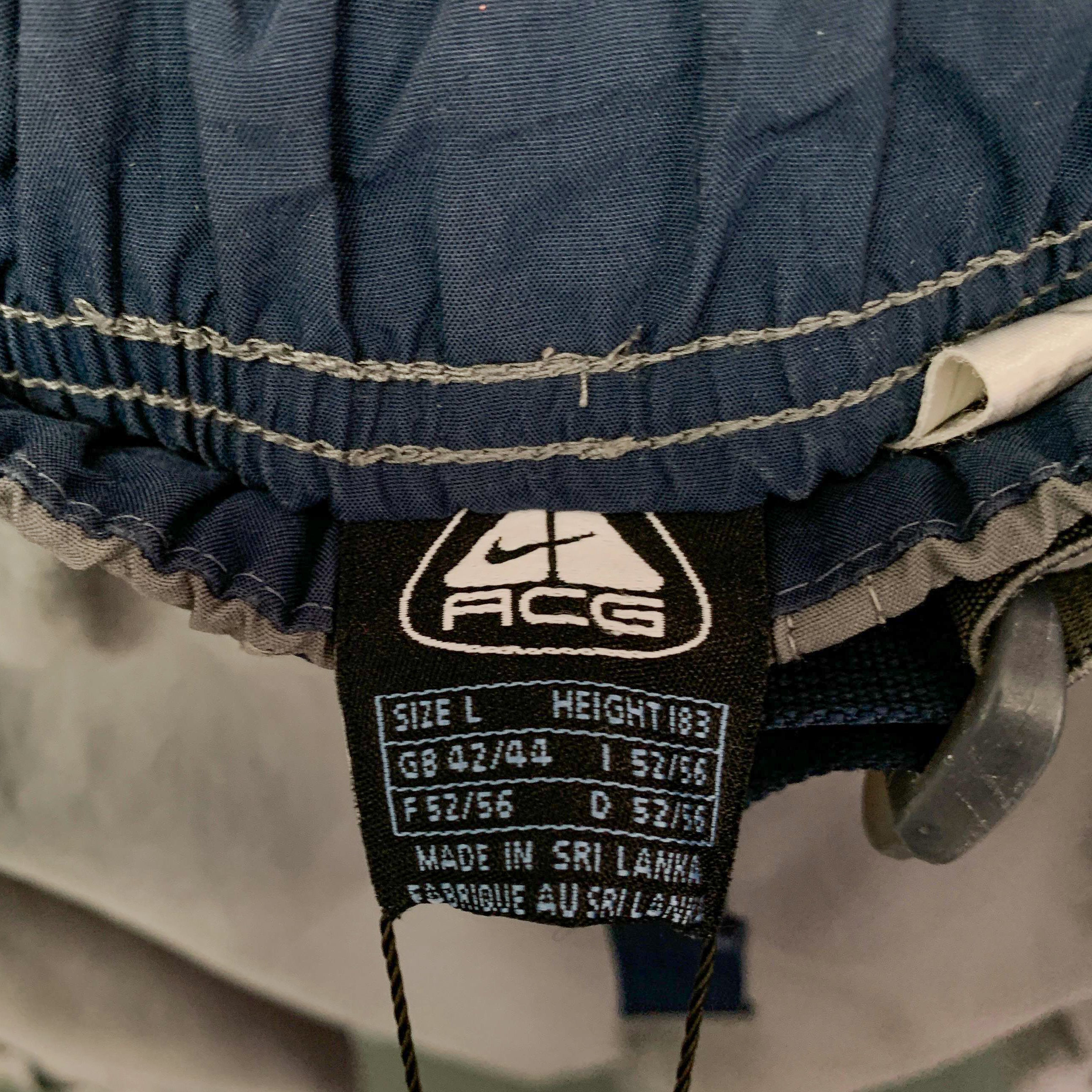 Nike ACG Cargo Shorts - Large